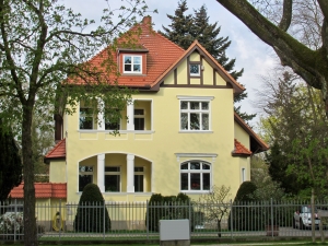 1387294_rural_yellow_villa.jpg